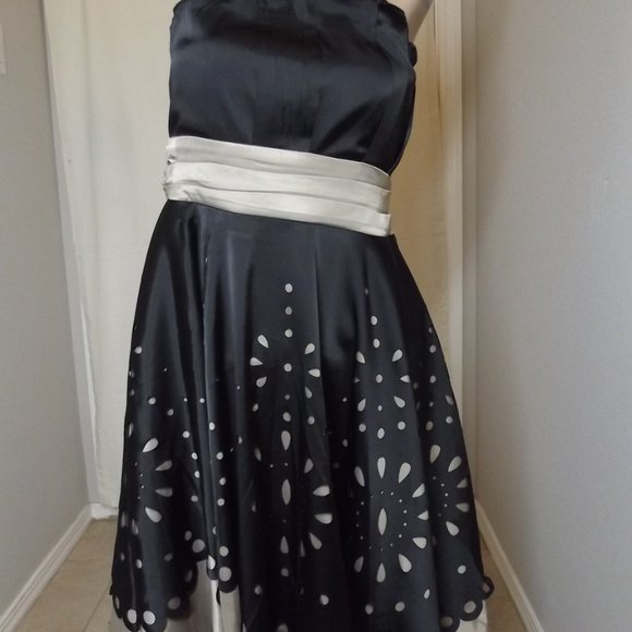 Special Event Dress - Picture 7 of 8